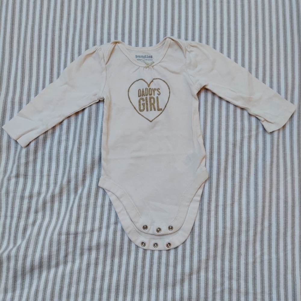 "Daddy's Girl" 9-12M long sleeve onesie